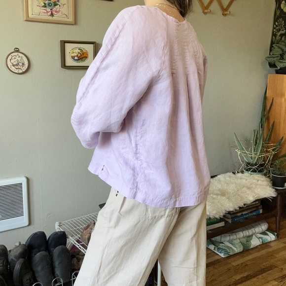 Vintage lavender linen button up summer top with large abalone shell buttons - Picture 3 of 7